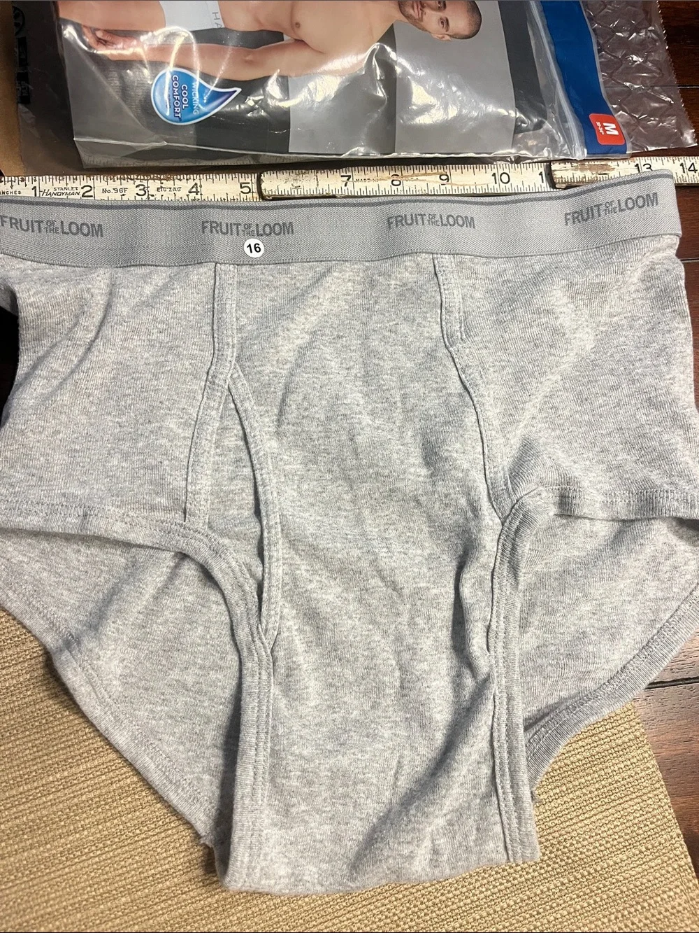 .16. Vintage 90’s era circa Y2K Fruit of the Loom Men's Light Gray Briefs – l